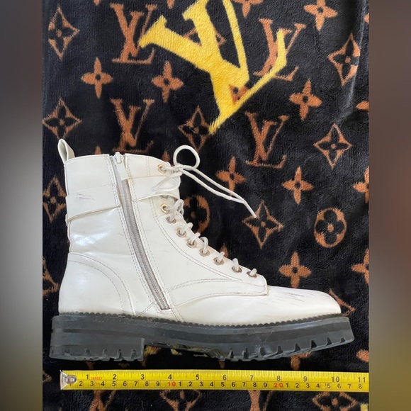 Nasty Gal Boots - Picture 4 of 16